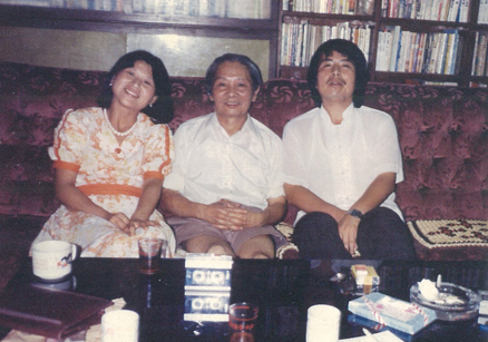 1985，康原夫婦於龍潭鍾宅。