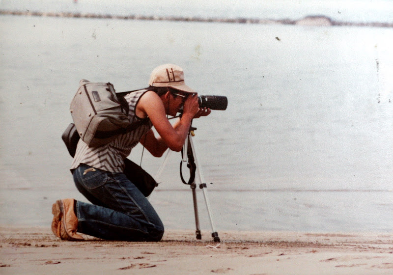 <p>Accumulates background knowledge for writing on birds.</p>
<br/>
<p>Photograph provided by Liu Ka-shiang</p>
<p>Liu doing fieldwork, 1983.</p>