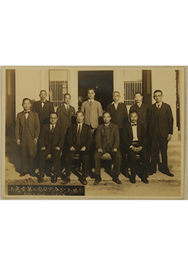 小逸堂第二回同窓会記念写真、1942（昭和17）年1月22日。賴和文教基金会提供。