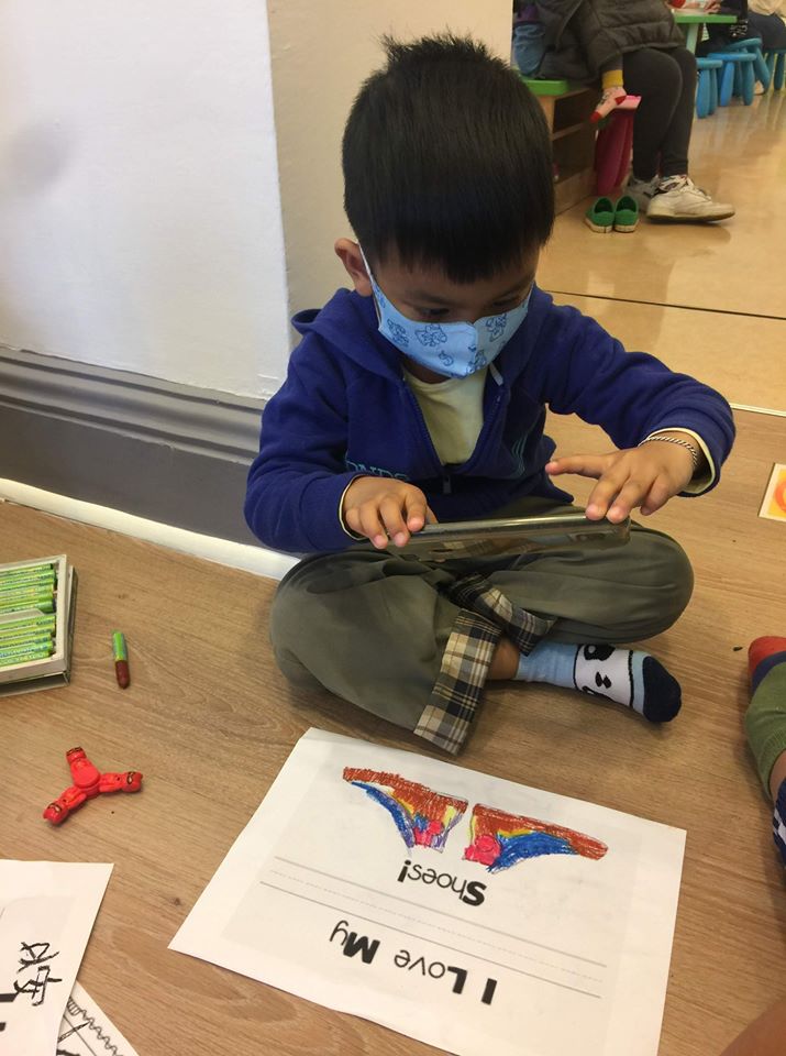 01052019 American shelf storytelling, “Pete the Cat I Love My White Shoes” by Rebecca